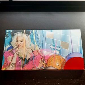 Kylie Jenner Sipping Pretty Pressed Powder Palette